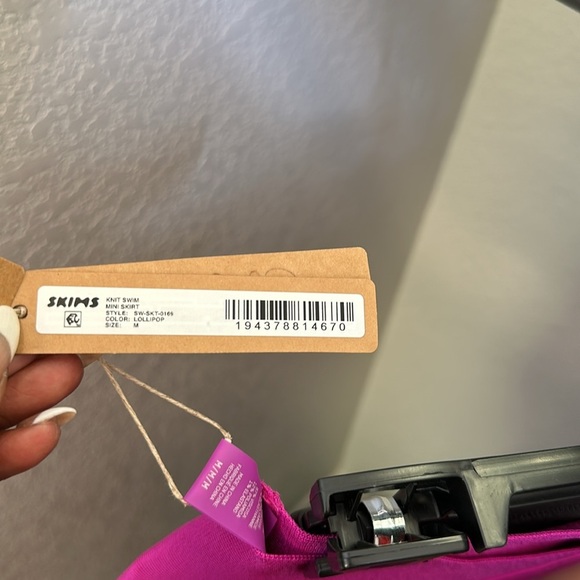 SKIMS Skims Knit Swim Mini Skirt cover up in
Lollipop NWT SIZE medium - Picture 5 of 5